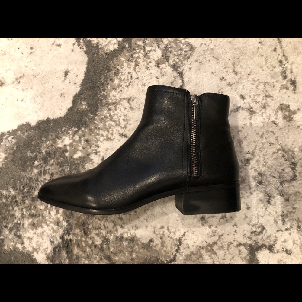 ALDO BLACK LEATHER ANKLE BOOT
